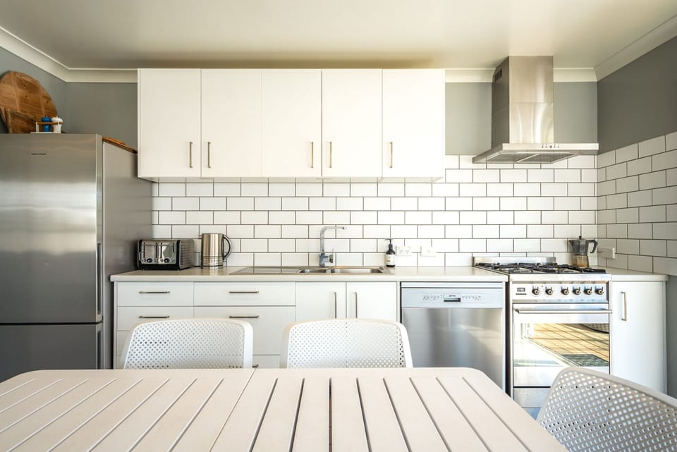 Luxury Cottage | Private kitchen | Coffee/tea maker, full-size fridge, microwave, oven