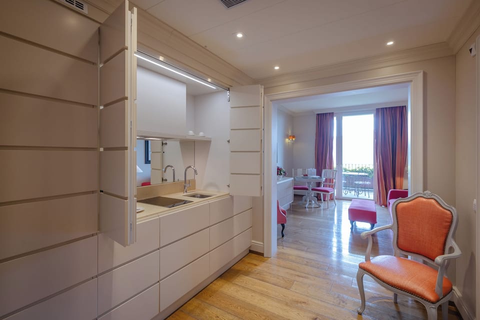 Deluxe Suite, 1 Bedroom, Kitchenette (with Spa access) | Private kitchen | Fridge, coffee/tea maker, electric kettle