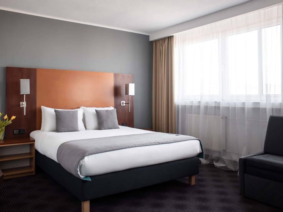 Family Double Room, 1 Double Bed with Sofa bed | 1 bedroom, hypo-allergenic bedding available, in-room safe, desk