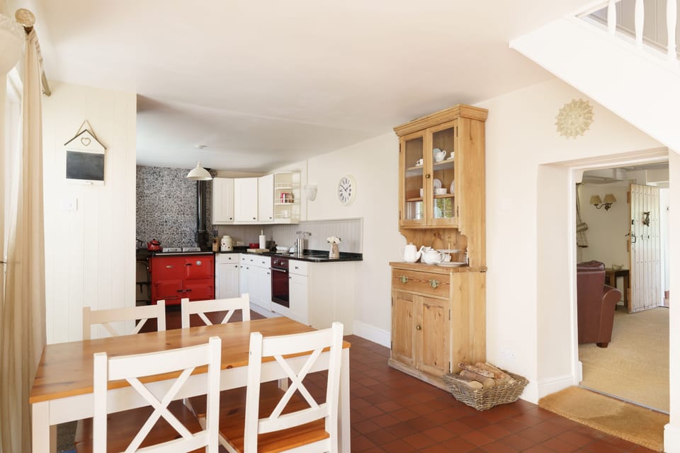 Luxury House | Private kitchen | Fridge, microwave, oven, stovetop