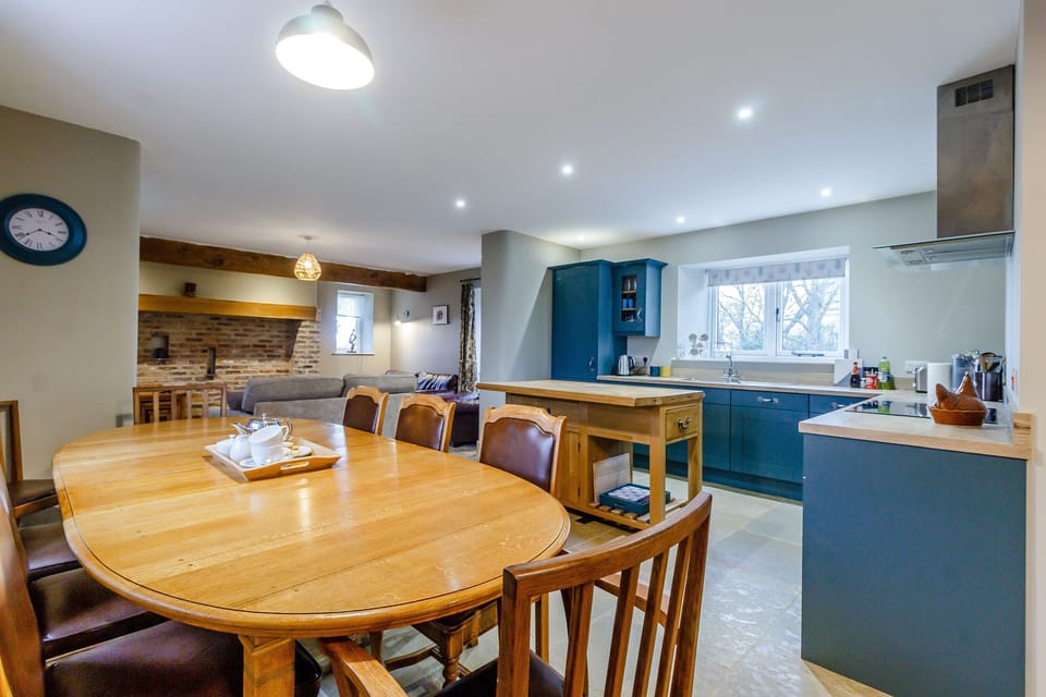 Cottage | Private kitchen | Fridge, microwave, dishwasher, toaster