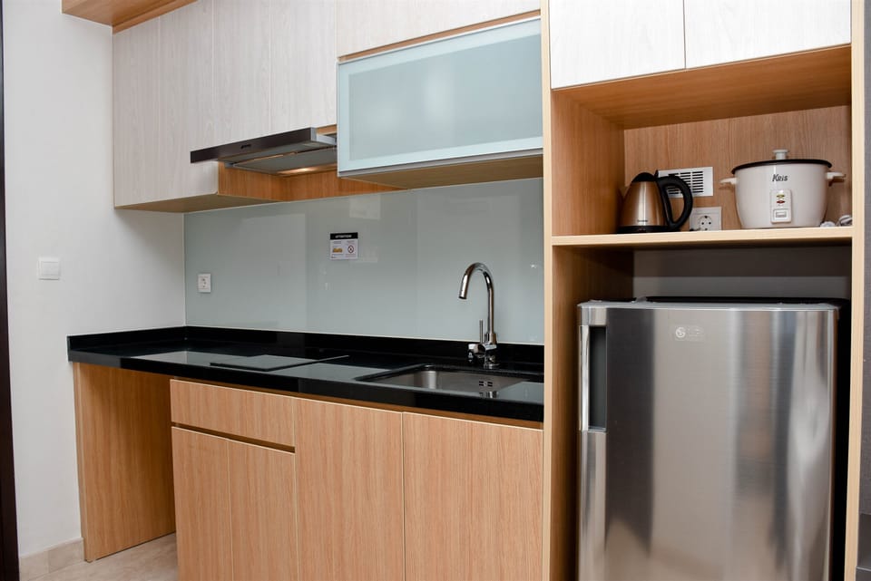 Room | Private kitchen | Fridge, stovetop, cookware/dishes/utensils