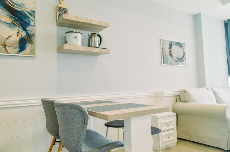 Room | In-room dining