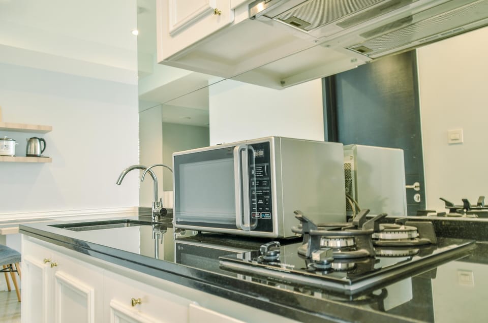 Room | Private kitchen | Fridge, stovetop, cookware/dishes/utensils
