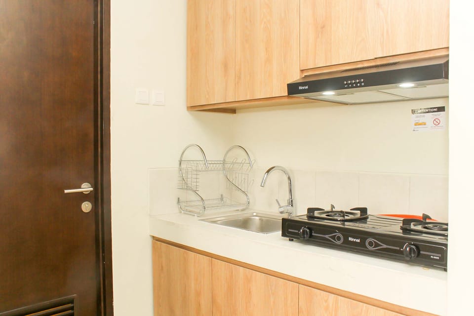 Room | Private kitchen | Fridge, stovetop, cookware/dishes/utensils