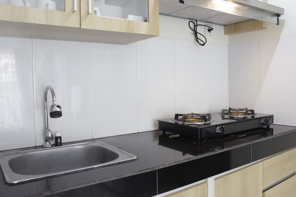 Room | Private kitchen | Fridge, stovetop, cookware/dishes/utensils