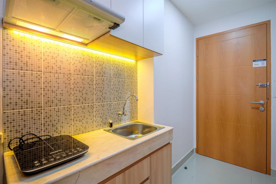 Room | Private kitchen | Fridge, stovetop, cookware/dishes/utensils