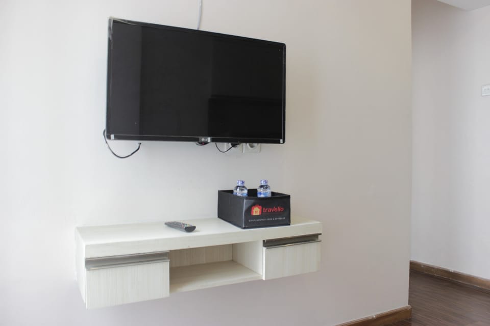 Room | Living area | TV