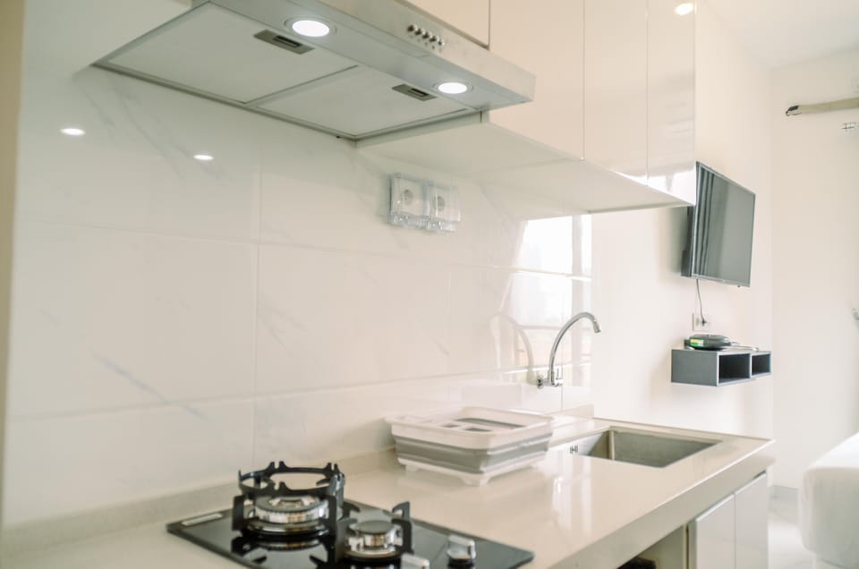 Room | Private kitchen | Fridge, stovetop, cookware/dishes/utensils