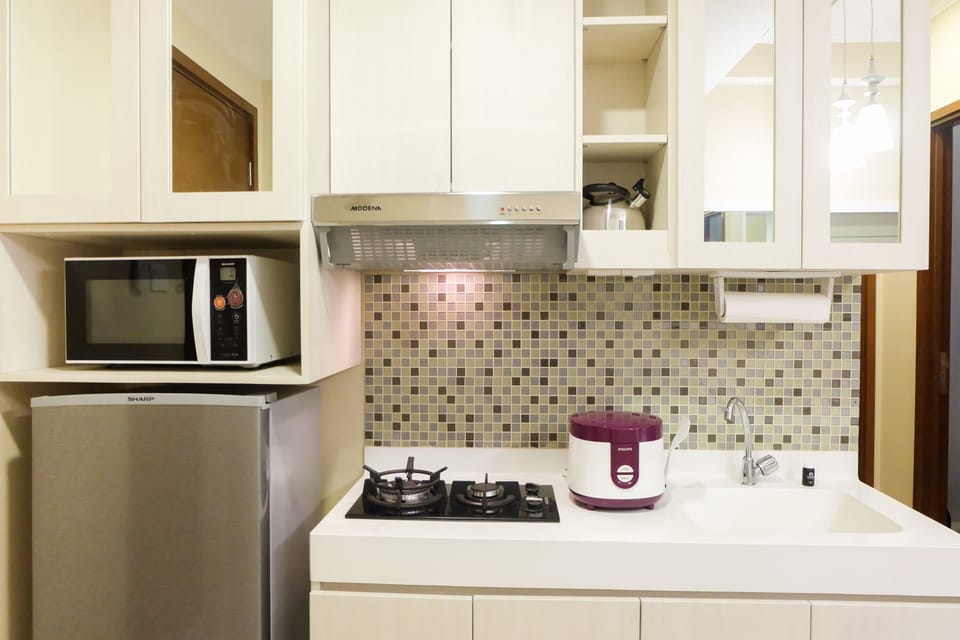 Room | Private kitchen | Fridge, stovetop, cookware/dishes/utensils
