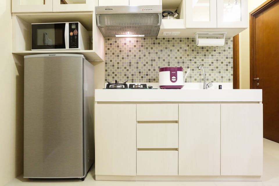 Room | Private kitchen | Fridge, stovetop, cookware/dishes/utensils