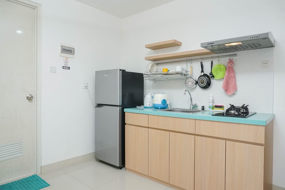 Room | Private kitchen | Fridge, stovetop, cookware/dishes/utensils