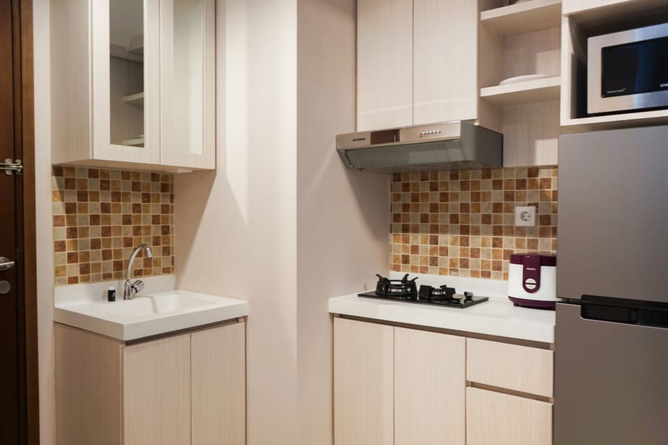 Room | Private kitchen | Fridge, stovetop, cookware/dishes/utensils