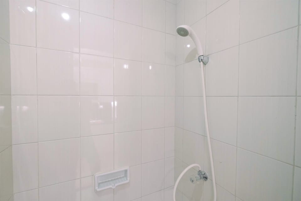 Room | Bathroom | Shower, free toiletries, towels