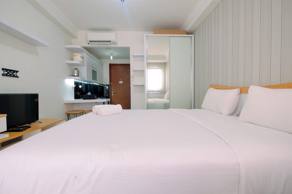 Modern And Simple Studio Signature Park Grande Apartment Apartment in South Jakarta City