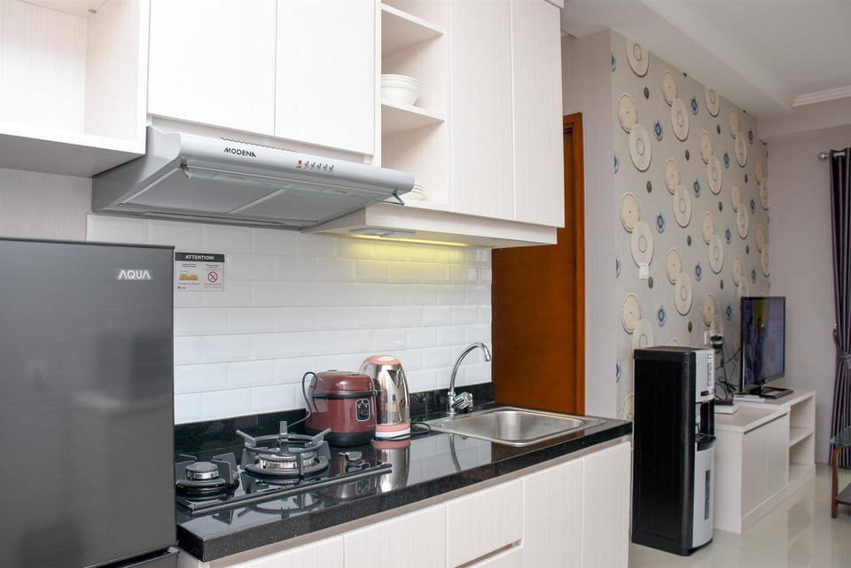 Room | Private kitchen | Fridge, stovetop, cookware/dishes/utensils