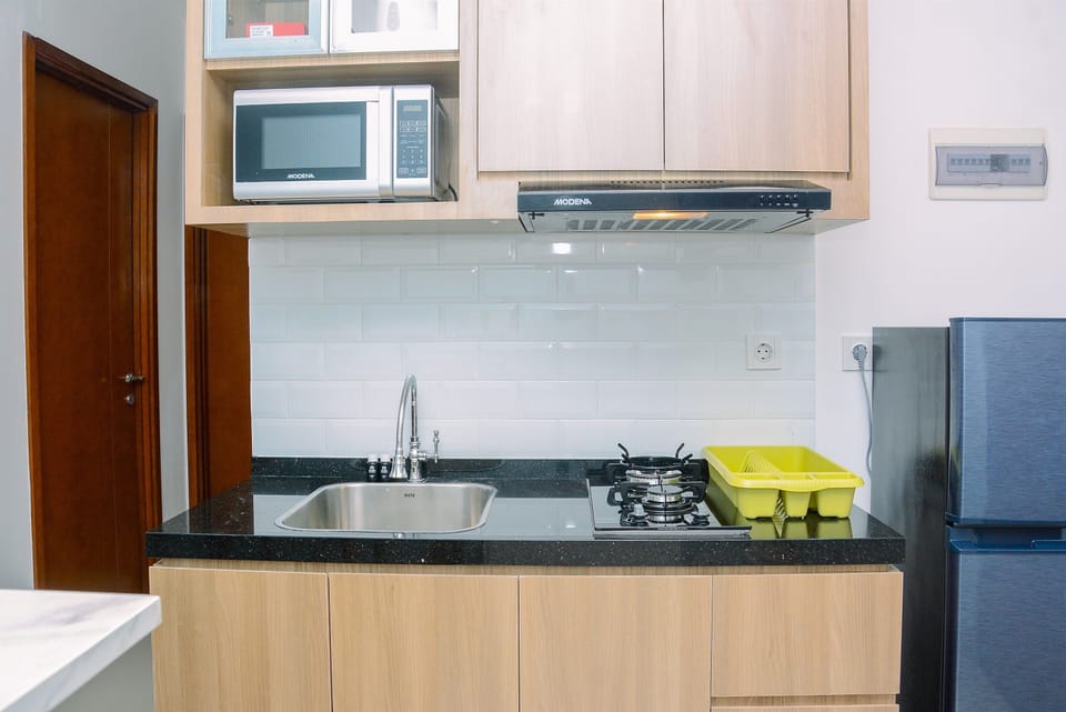 Room | Private kitchen | Fridge, stovetop, cookware/dishes/utensils