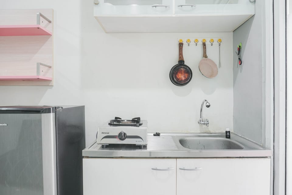 Room | Private kitchen | Fridge, stovetop, cookware/dishes/utensils