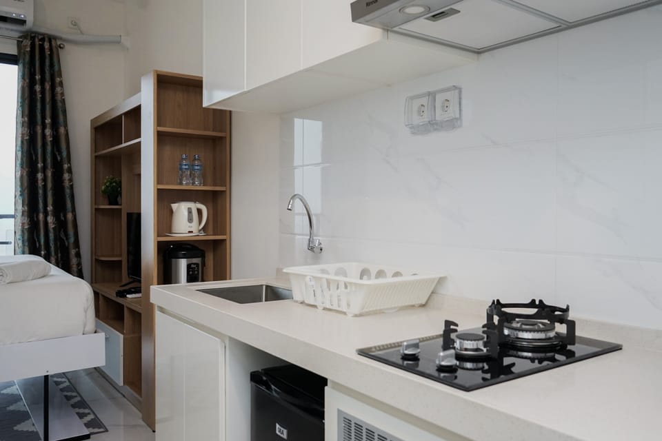 Room | Private kitchen | Fridge, stovetop, cookware/dishes/utensils