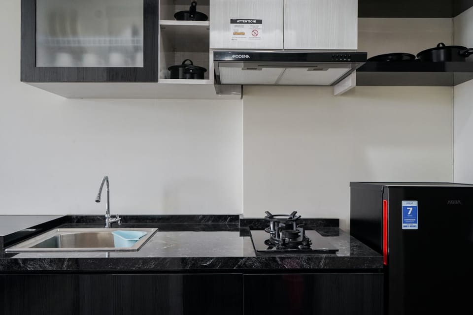 Room | Private kitchen | Fridge, stovetop, cookware/dishes/utensils