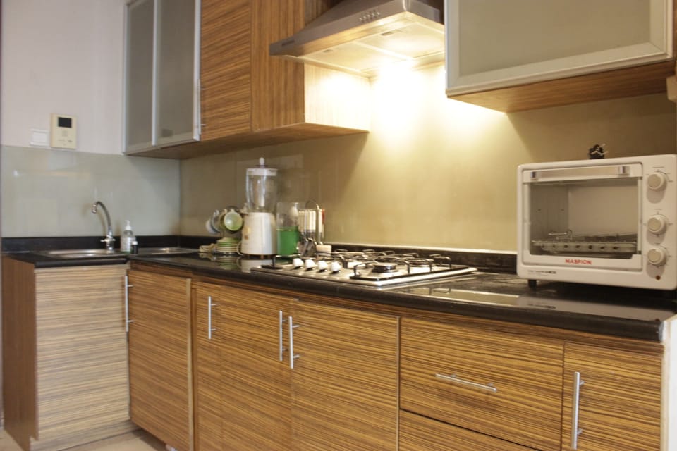 Room | Private kitchen | Fridge, stovetop, cookware/dishes/utensils