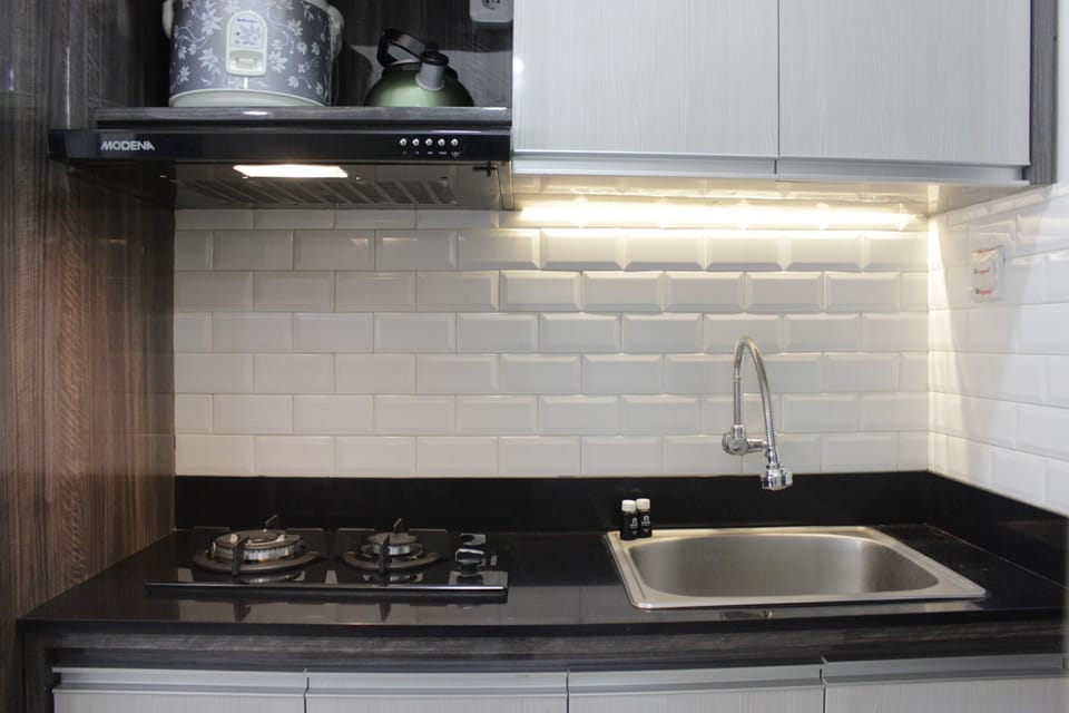 Room | Private kitchen | Fridge, stovetop, cookware/dishes/utensils