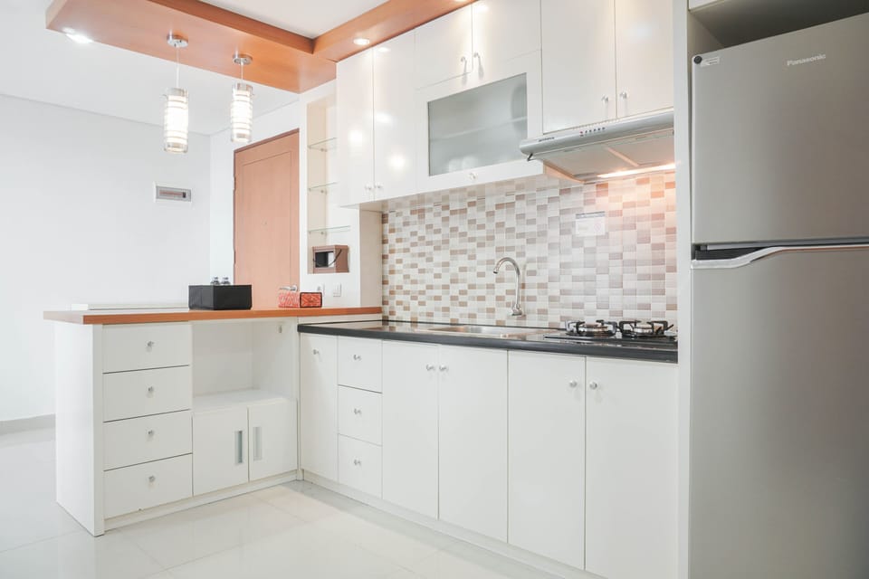 Room | Private kitchen | Fridge, stovetop, cookware/dishes/utensils