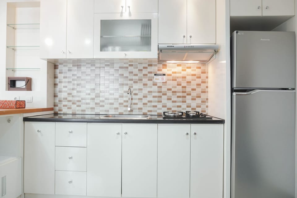 Room | Private kitchen | Fridge, stovetop, cookware/dishes/utensils