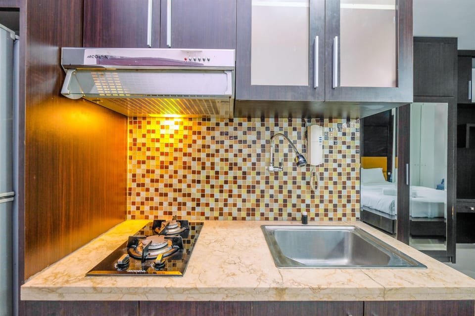 Room | Private kitchen | Fridge, stovetop, cookware/dishes/utensils