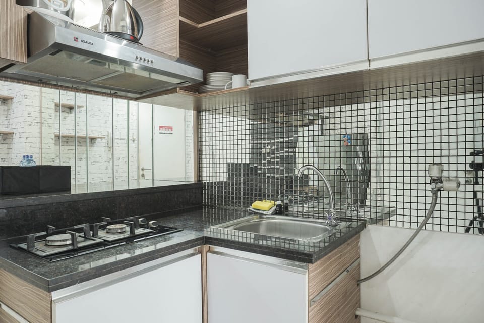 Room | Private kitchen | Fridge, stovetop, cookware/dishes/utensils