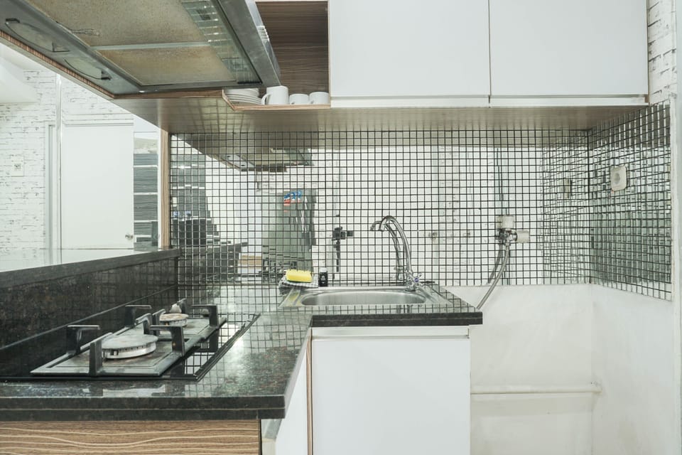 Room | Private kitchen | Fridge, stovetop, cookware/dishes/utensils