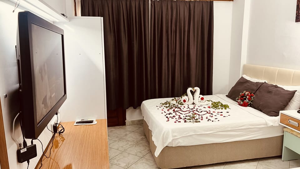 Comfort Room | Premium bedding, minibar, WiFi (free), bed sheets