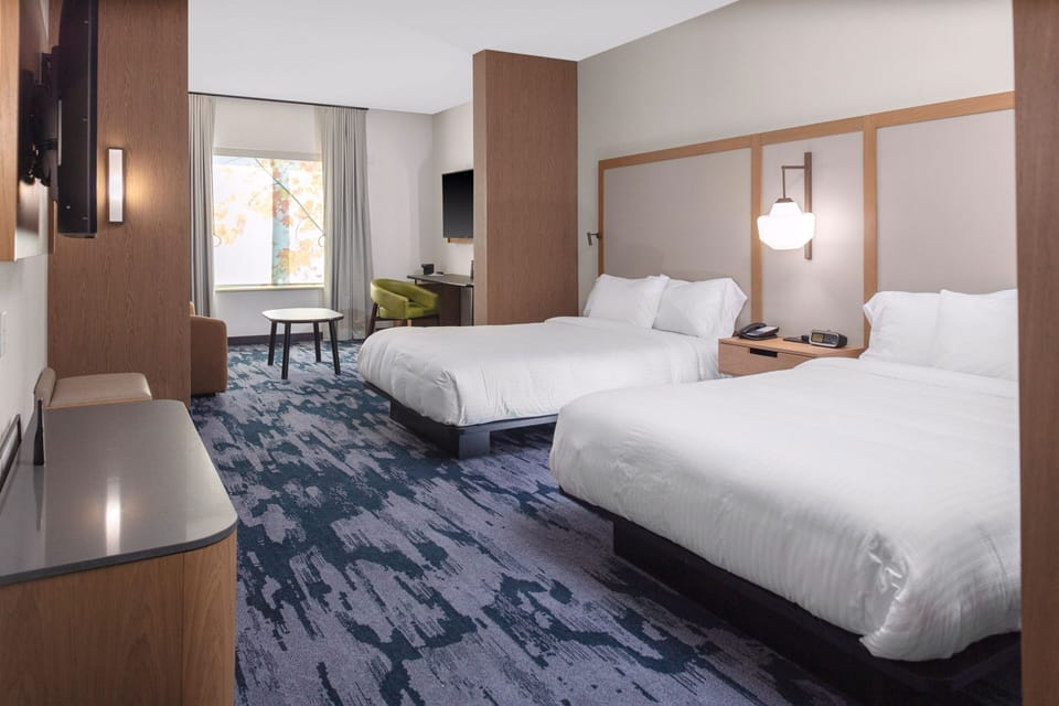 Desk, laptop workspace, iron/ironing board, free WiFi