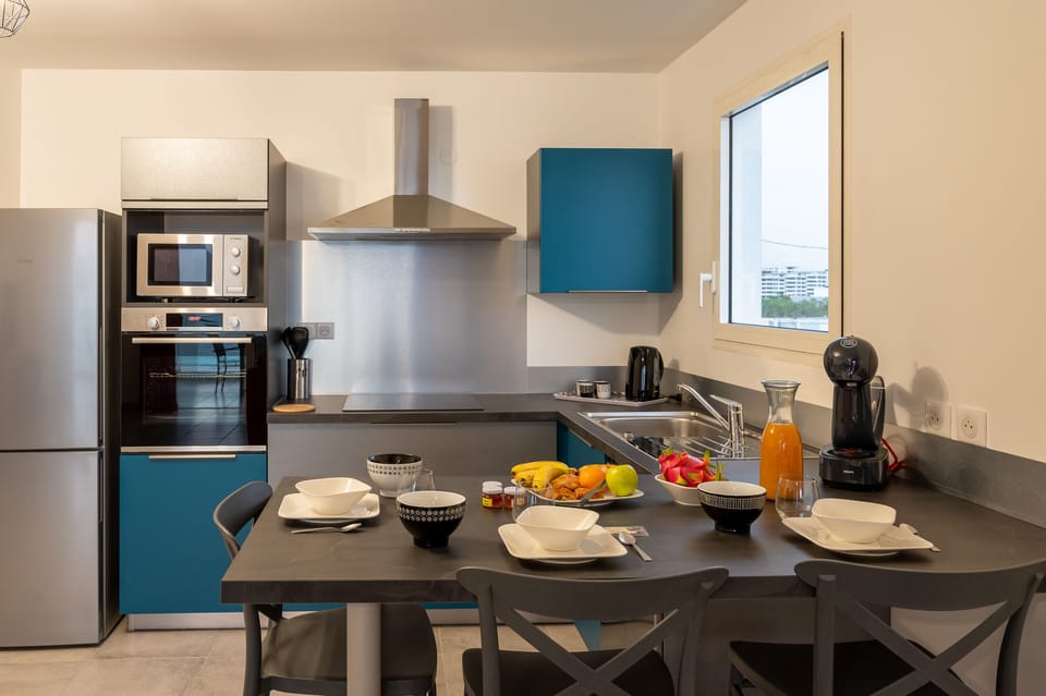 Family Apartment, 1 Queen Bed with Sofa bed | Private kitchen | Mini-fridge, microwave, stovetop, espresso maker