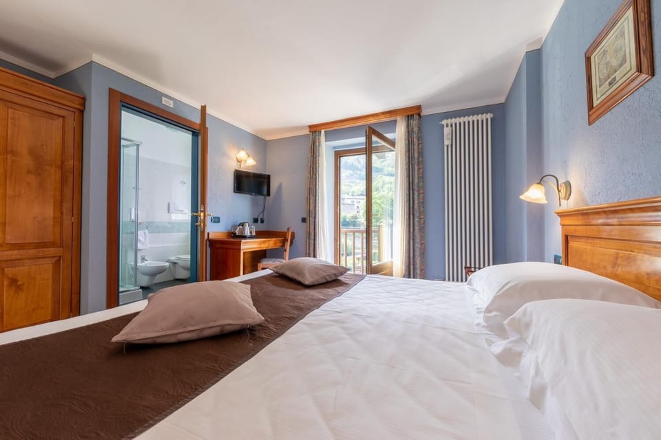 In-room safe, desk, cribs/infant beds, free WiFi