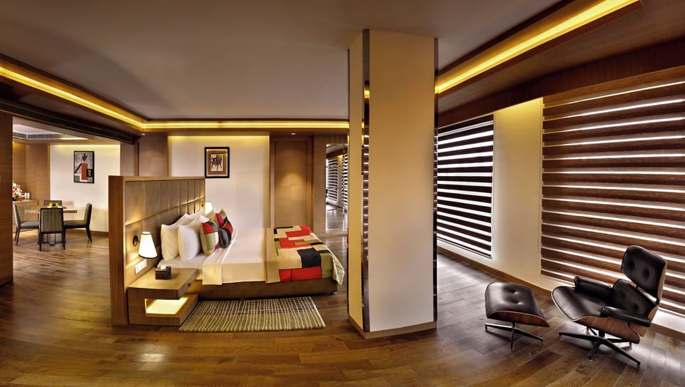 Executive Suite | Frette Italian sheets, premium bedding, Select Comfort beds, minibar