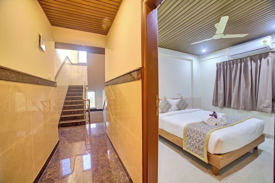 Egyptian cotton sheets, premium bedding, in-room safe