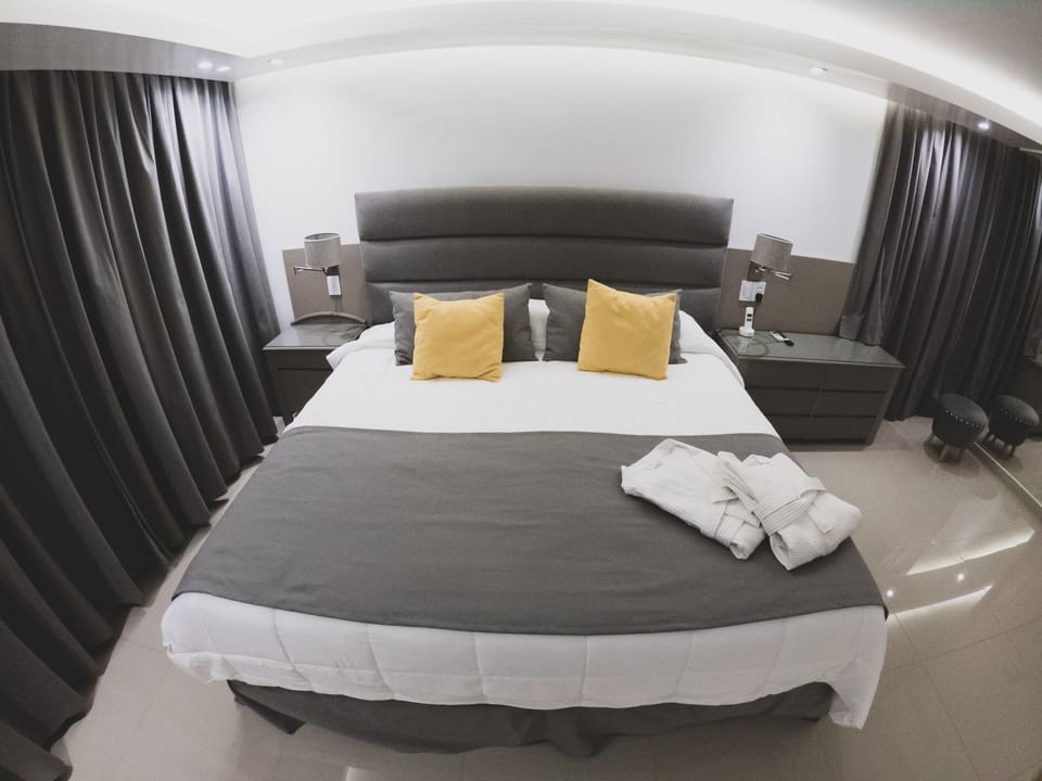 Suite | Premium bedding, minibar, in-room safe, free cribs/infant beds