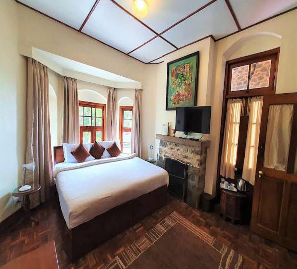 Standard Room | Egyptian cotton sheets, premium bedding, desk, free WiFi