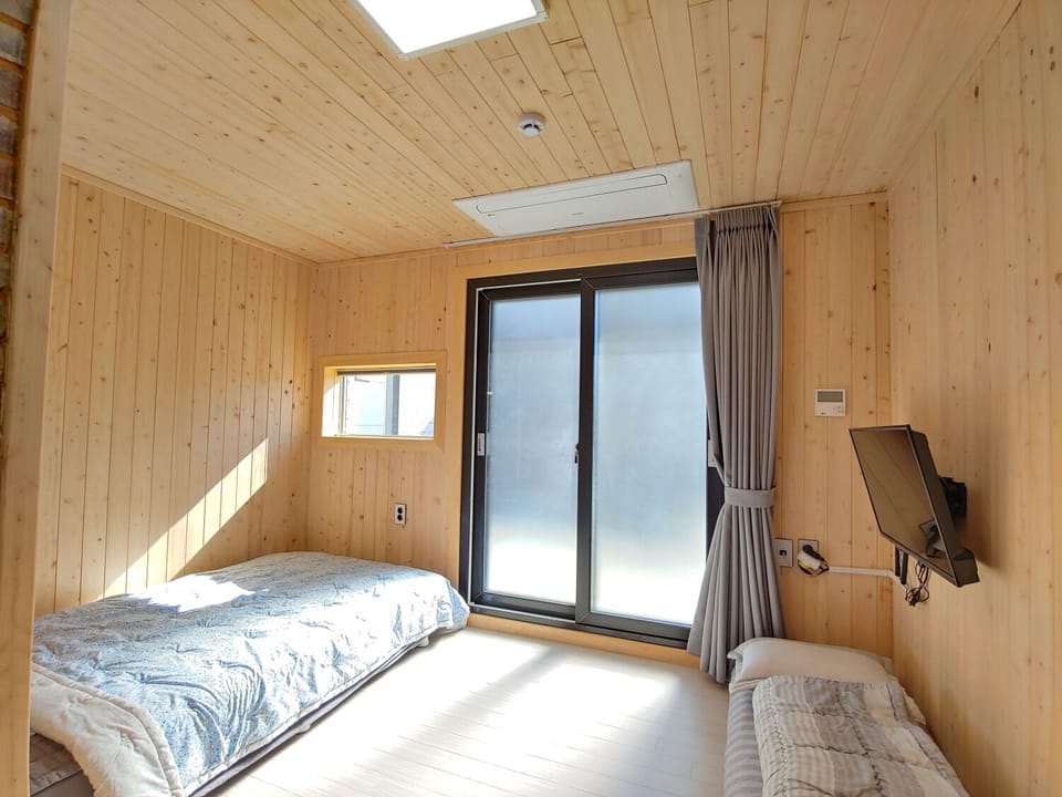 Business | Free WiFi, bed sheets