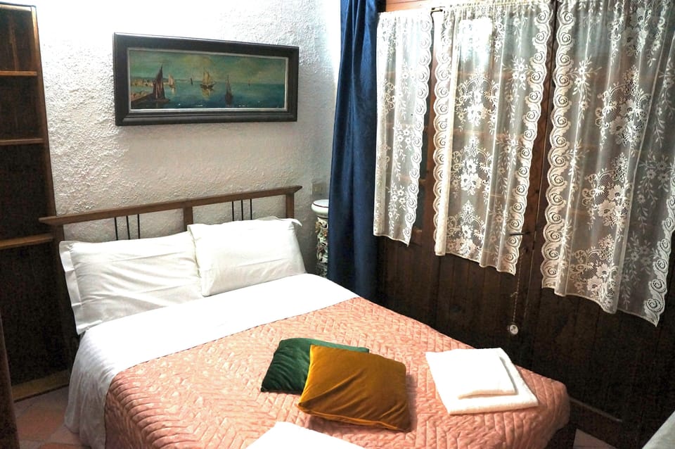 Room, 3 Bedrooms, Smoking, Patio | 3 bedrooms