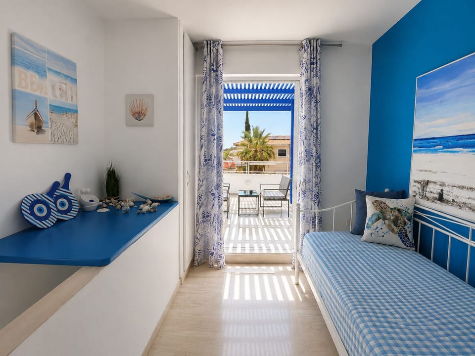 Adelos Maisonette Near Vouliagmeni Beach Apartment in Vouliagmeni