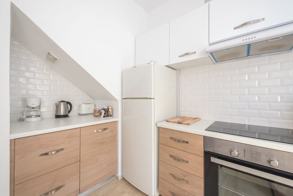 Apartment, 1 Bedroom, Balcony, City View | Interior