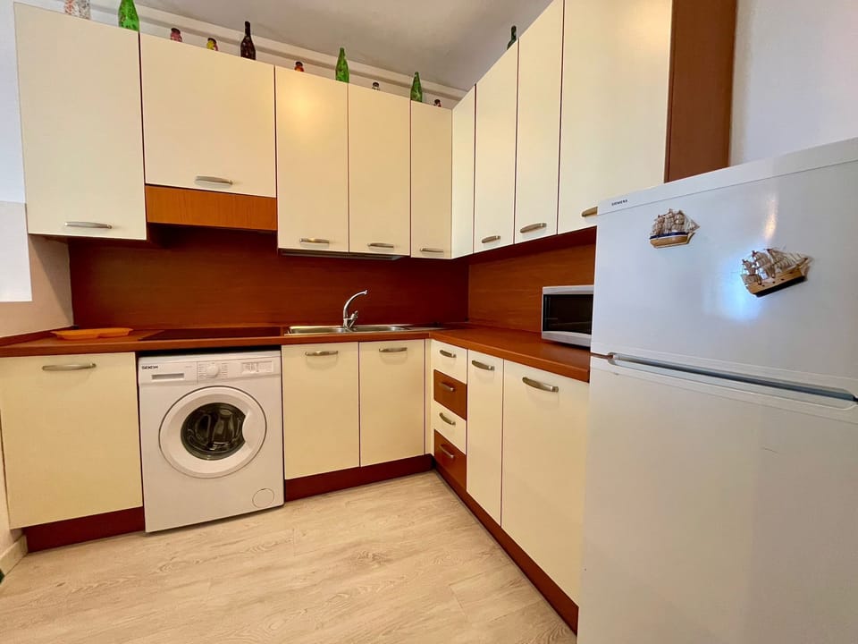 Apartment, 2 Bedrooms, Balcony, Ocean View | Laundry