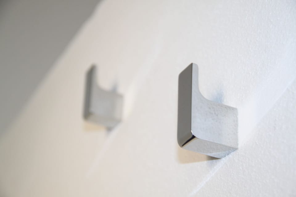 Shower, rainfall showerhead, free toiletries, hair dryer