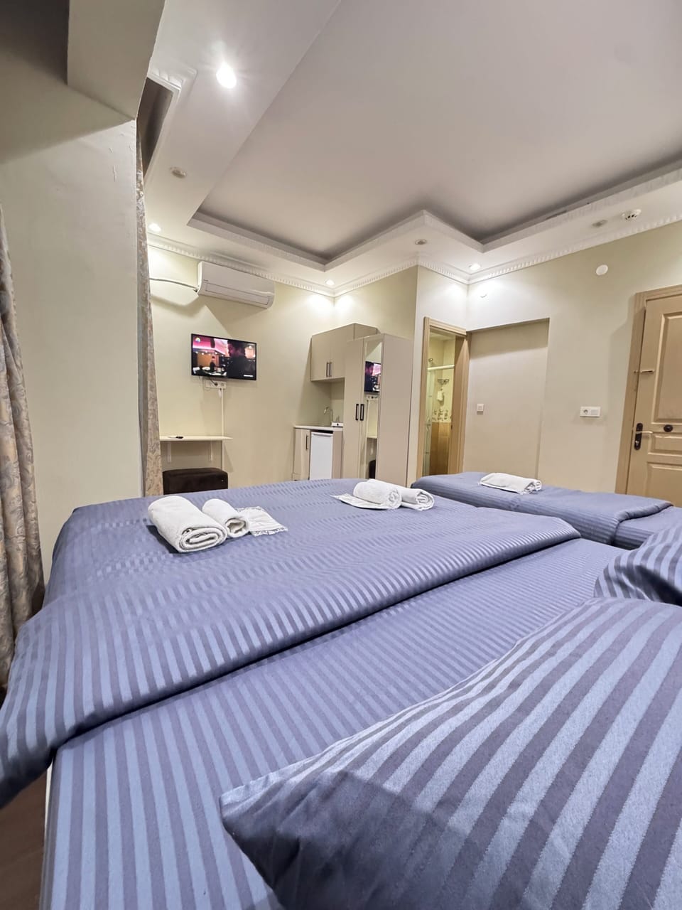 Deluxe Triple Room | Egyptian cotton sheets, premium bedding, minibar, desk