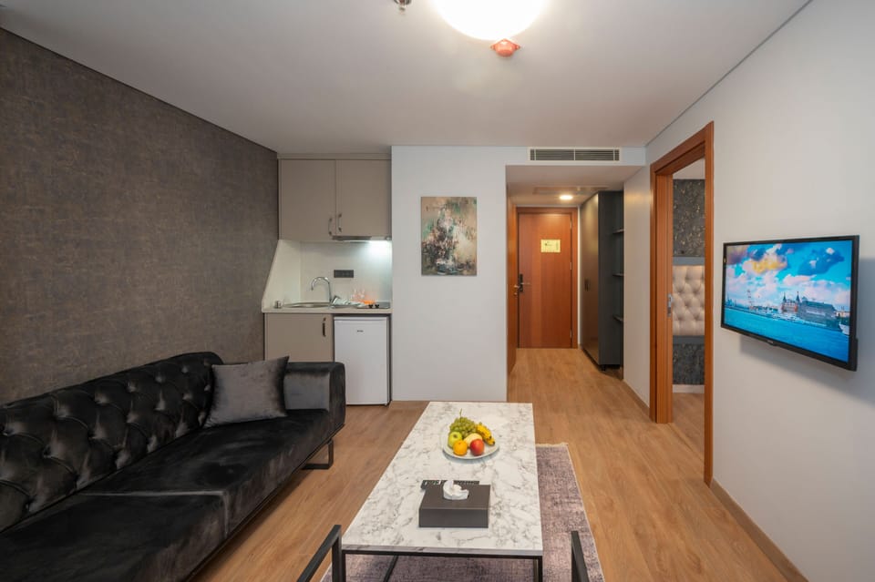 Standard Suite, 1 King Bed with Sofa bed | Living area | 32-inch LED TV with satellite channels, TV, Netflix