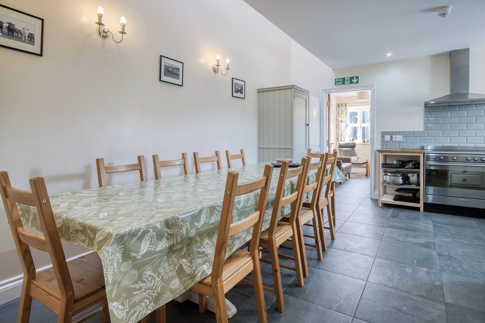 Family House | Private kitchen | Fridge, microwave, oven, stovetop