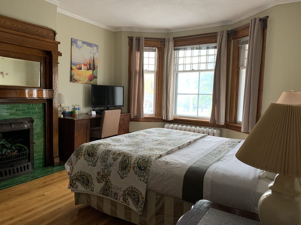 Queen Room with Private External Bathroom | Individually decorated, individually furnished, desk, free WiFi