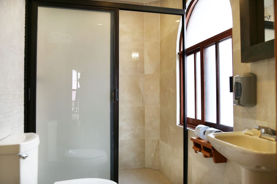 Standard Room, 1 King Bed | Bathroom | Shower, towels